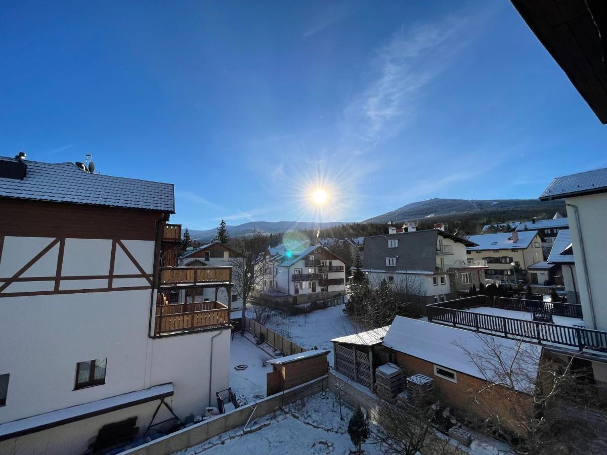 Dreibettzimmer mit Bergblick