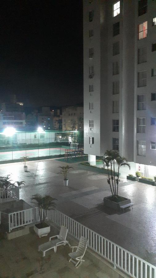 Apto Guarujá com Lazer completo - Bed and Breakfast