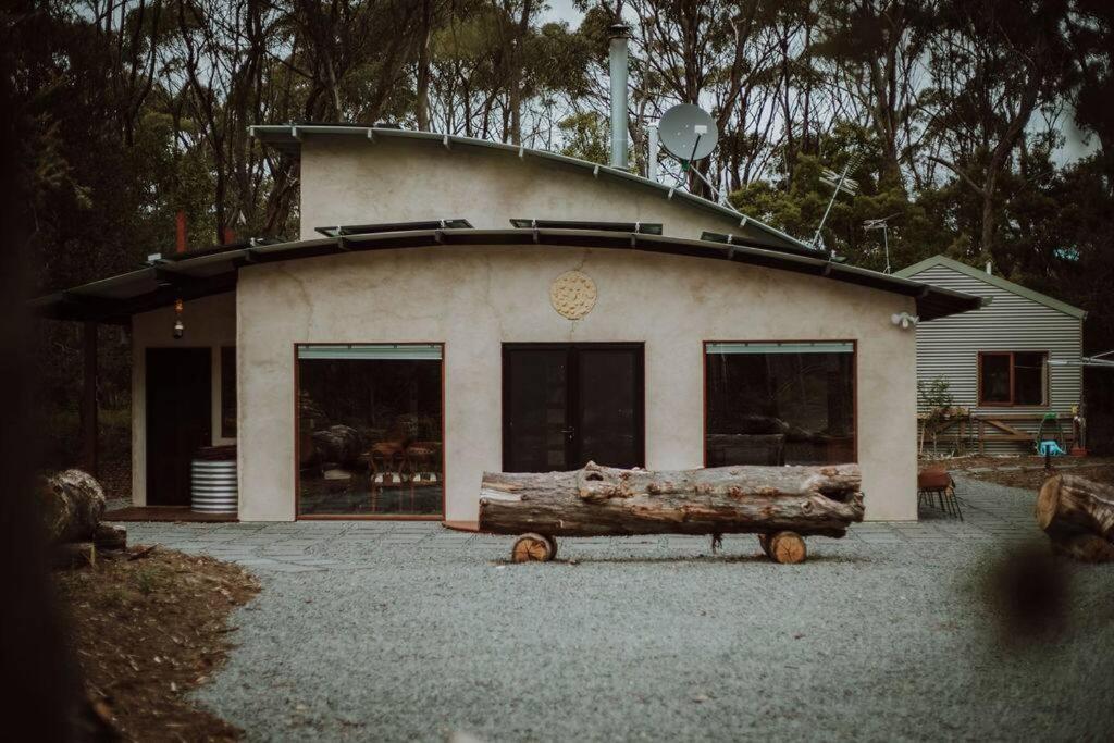 B&B South Bruny - Three Little Pigs Escape - Main House + Cabin - Bed and Breakfast South Bruny