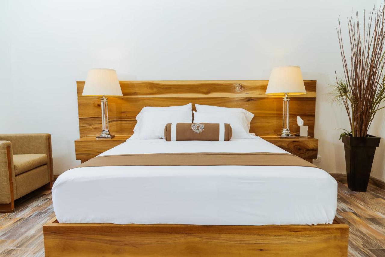 Standard Queen Room