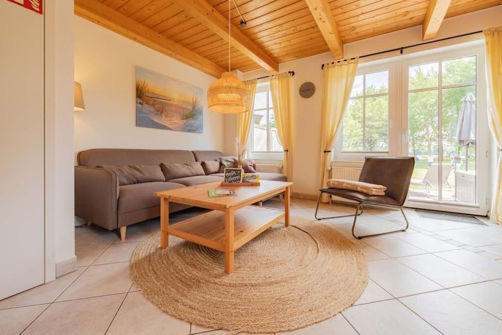 Ferienwohnung Lüttje Huck - Seeblick 4 - B&B Aurich