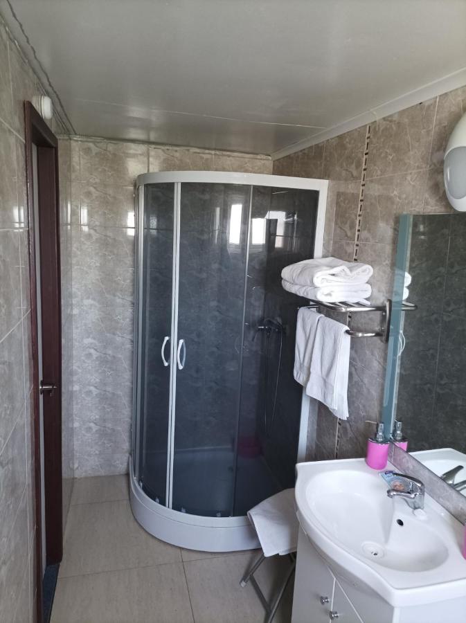 Driepersoonskamer met Badkamer
