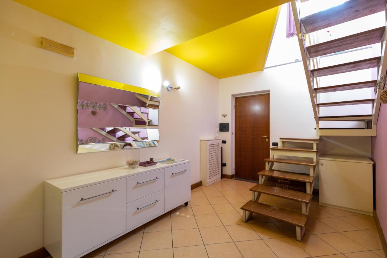 COLORED HOUSE UNTIL 7 PEOPLE ABOVE SqPLEBISCITO - B&B Napoli