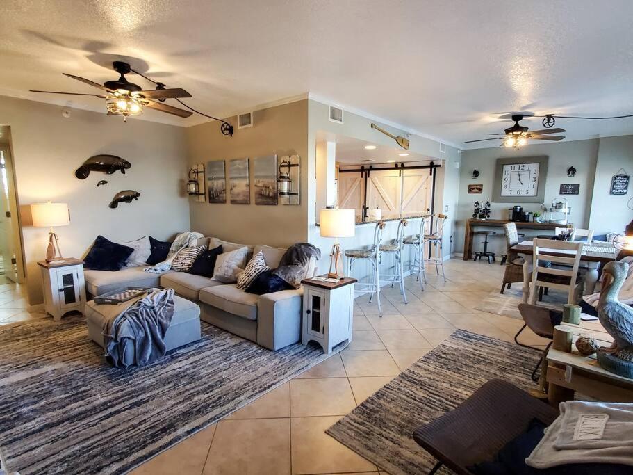 B&B Clearwater Beach - Luxury Waterfront Dockside Escape! Walk to Beach! - Bed and Breakfast Clearwater Beach