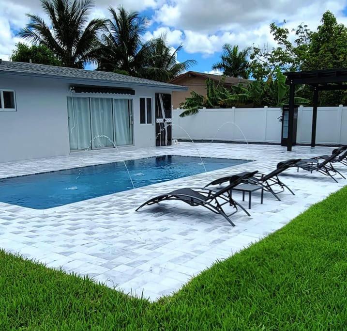 B&B Pompano Beach - Full House, private pool. 2-Bedrooms, 2 bathrooms. - Bed and Breakfast Pompano Beach