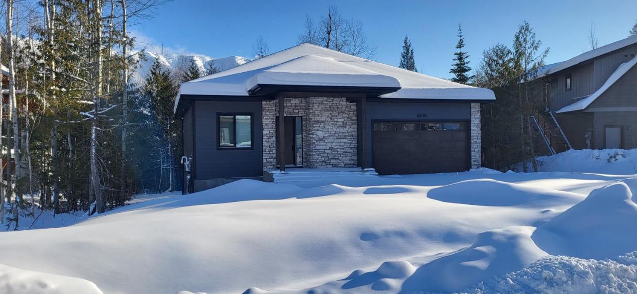 Fernie Escape - Mountain Home on the Ski Hill - Bed and Breakfast Fernie