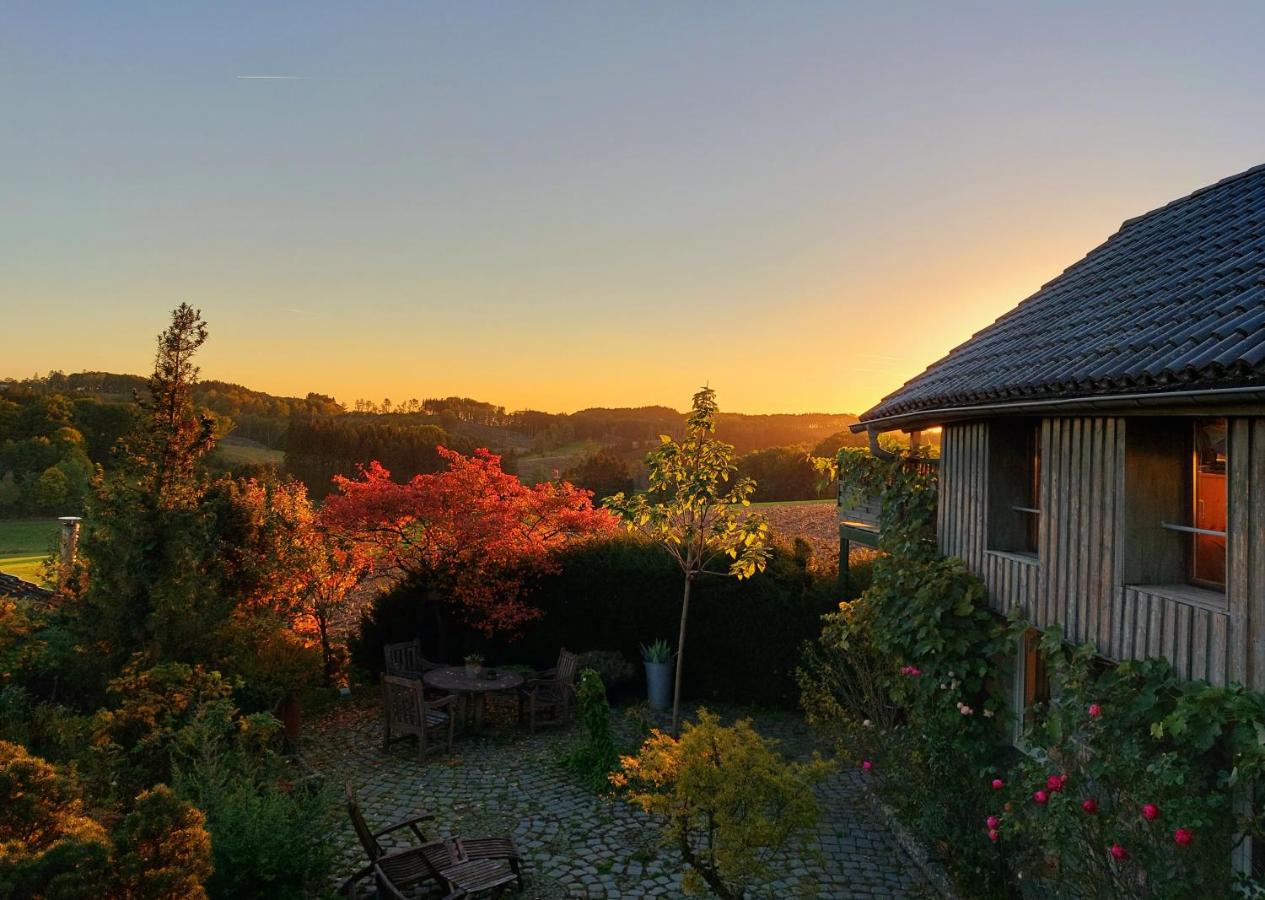 B&B Halver - Kleines Haus mitten in der Natur mit eigener Terrasse und Sonnenbalkon - Bed and Breakfast Halver