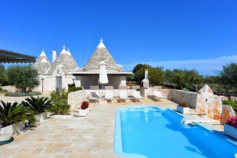 Trullo Antico with exclusive swimming pool - B&B Cisternino