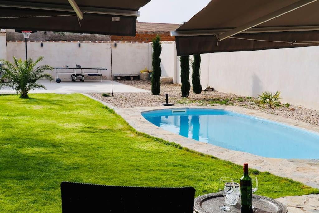 B&B Totanés - Villa Mandrés. Casa con jardín y piscina. Proximo a Puy Du Fou. - Bed and Breakfast Totanés