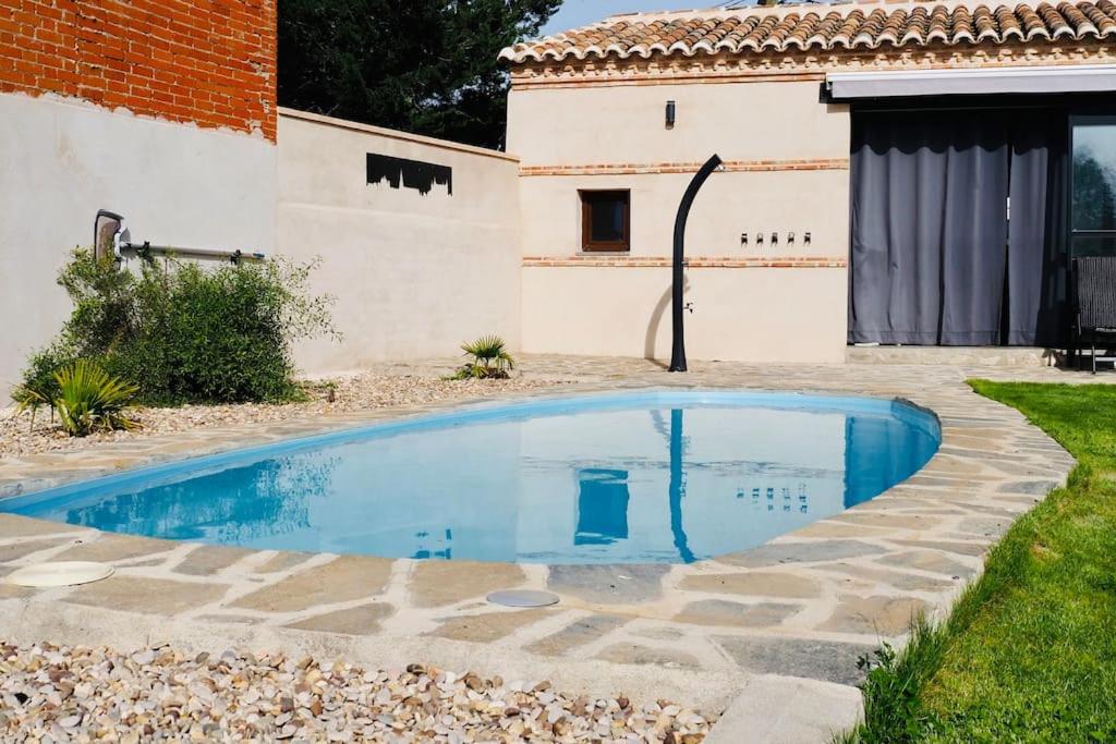 Villa Mandrés. Casa con jardín y piscina. Proximo a Puy Du Fou. - Chambres d'hôtes Totanés