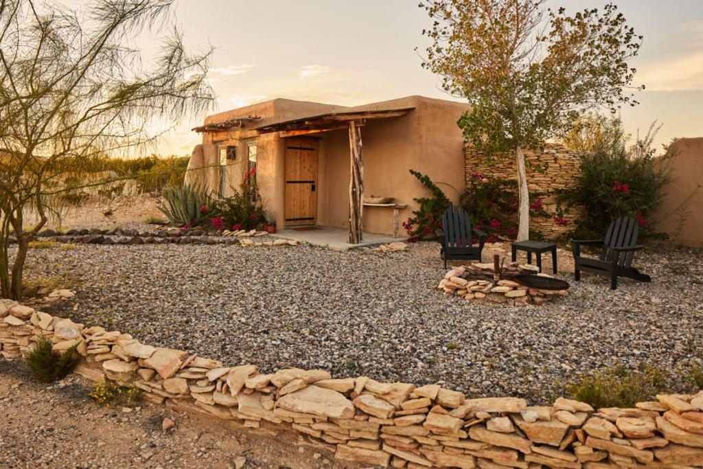 Casa Piedra ⁠ — Short Drive from Big Bend - B&B Terlingua