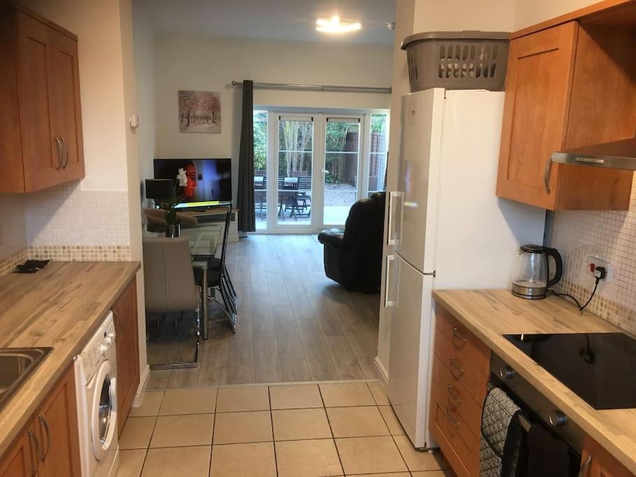 Haven House 6 bedrooms with 6 exclusive bathrooms and with lots of parking - Bed and Breakfast