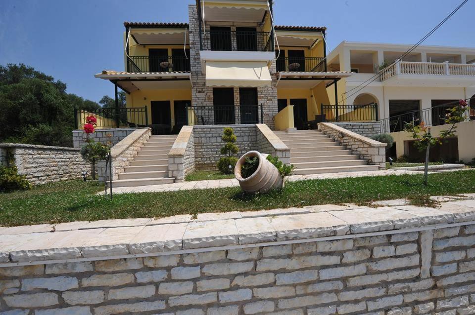 Koronisia Apartments - Bed and Breakfast Koronisía