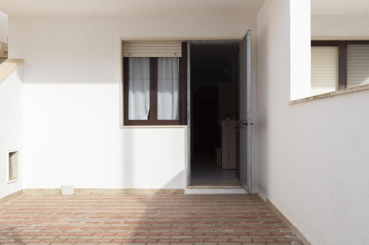 Trilocale a 100 m dal mare climatizzato - Bed and Breakfast Torre Pali