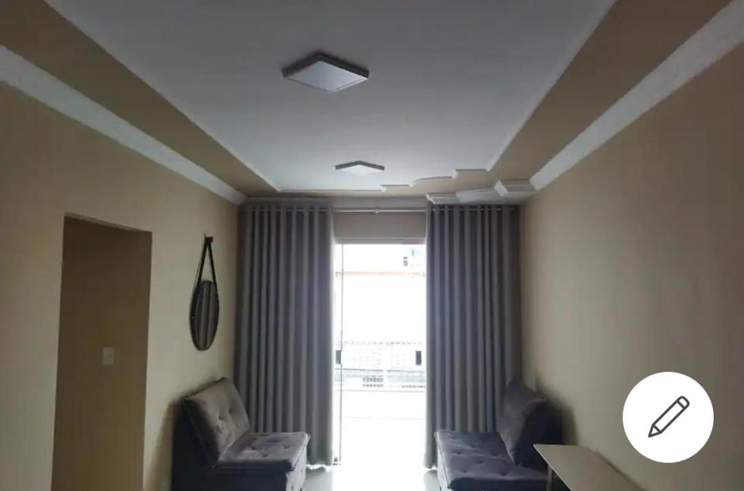 Apartamento de luxo com 2 quartos, sala com sacada, cozinha área de serviço e 1 banheiro social. - Ferienwohnung