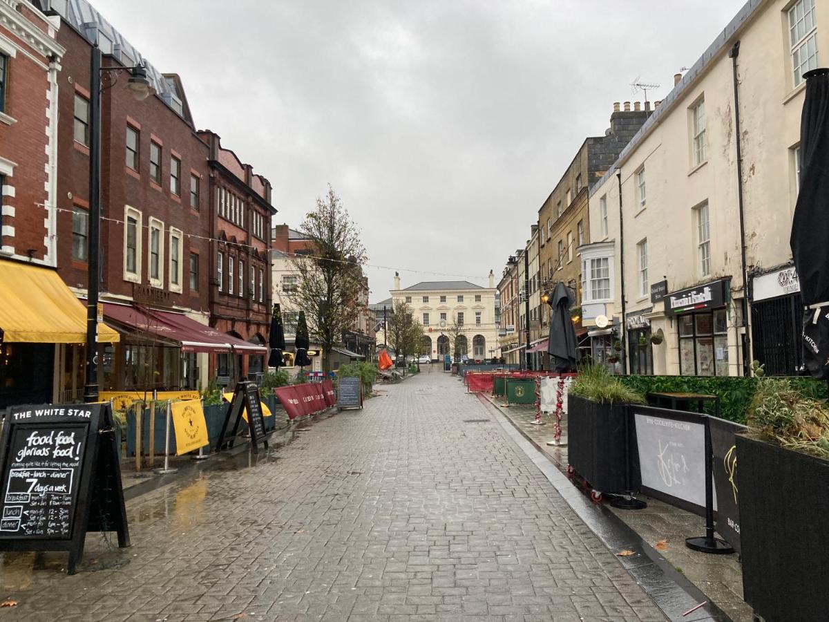 2 bedroom near ocean village Marina port apartment - B&B Southampton