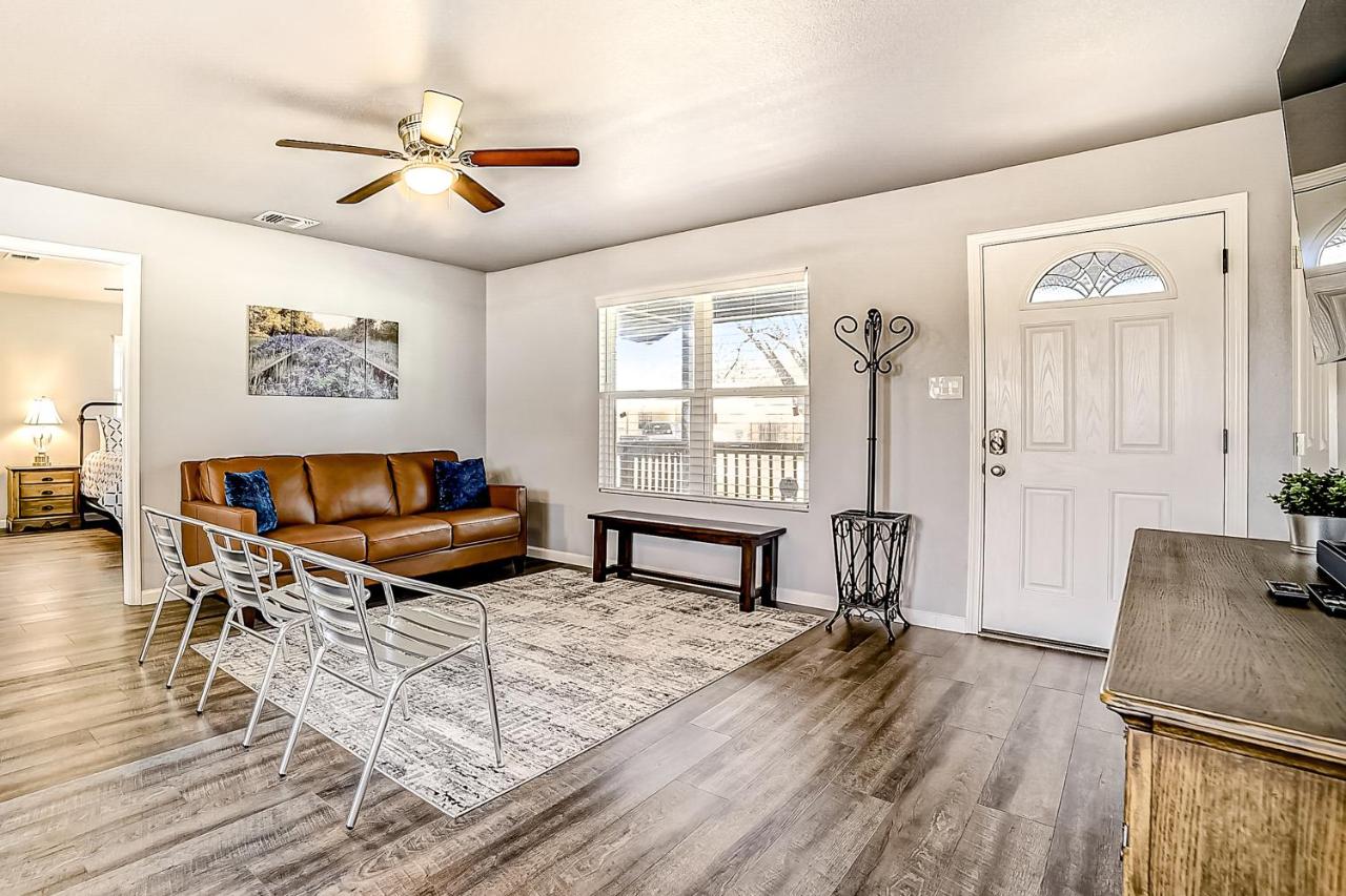 Pecan Row Getaway - B&B