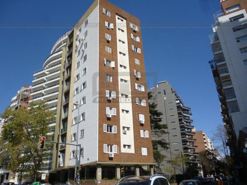 AMPLIO DEPARTAMENTO FRENTE AL RIO - B&B