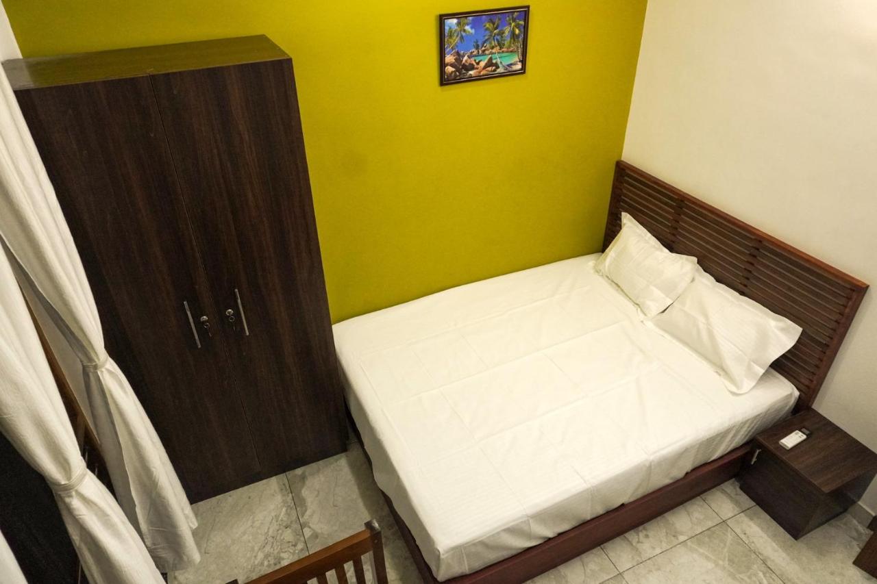 Doppel-/Zweibettzimmer mit Balkon