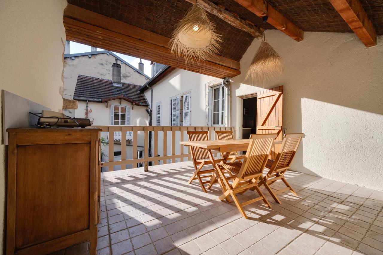 B&B Lons-le-Saunier - Appartement 8 personnes terrasse privative garage moto vélo hyper centre - Bed and Breakfast Lons-le-Saunier