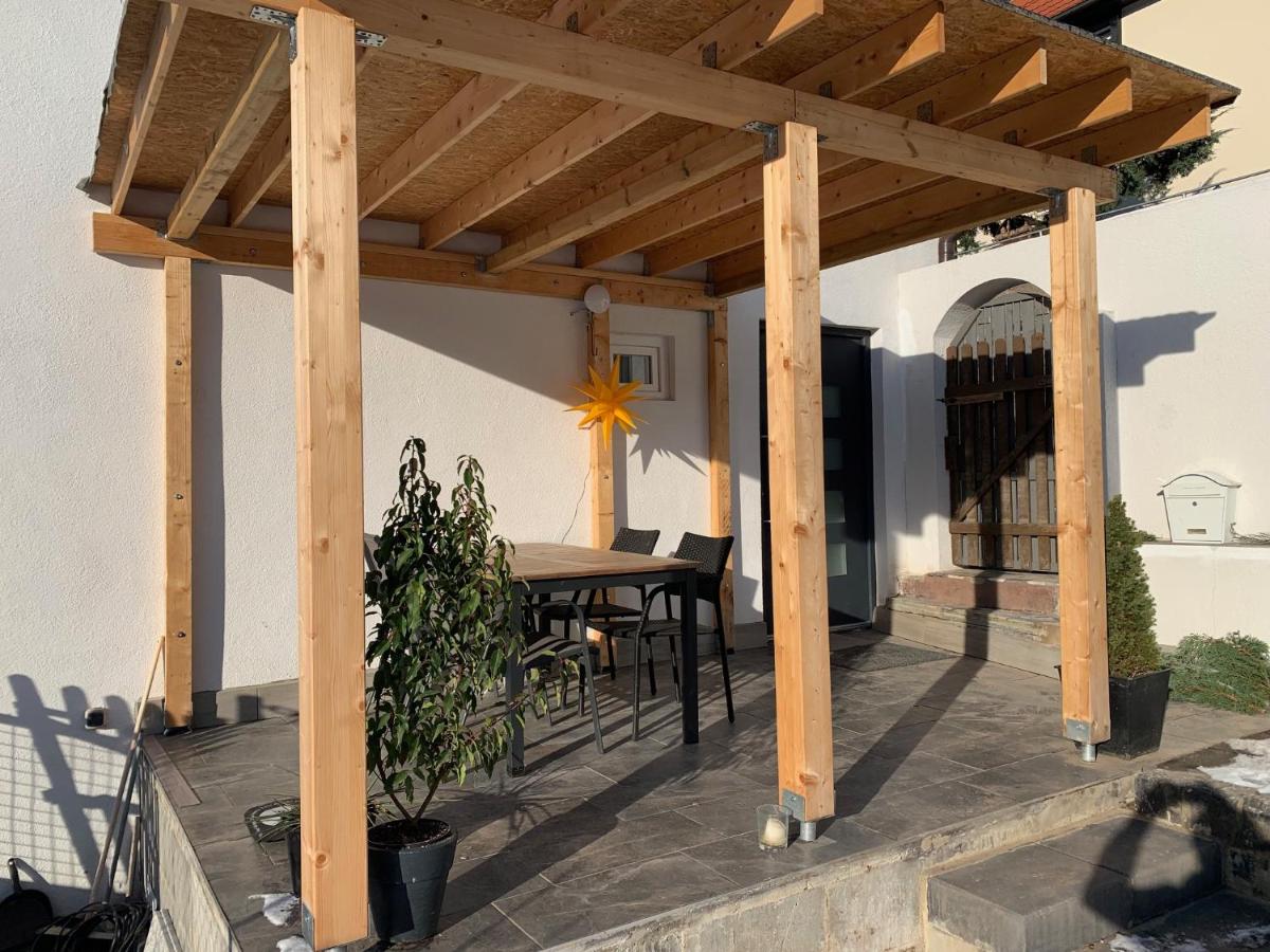 gemütliches Einfamilienhaus in Gera mit 3 Schlafzimmern mit Garten und Parkplatz - B&B