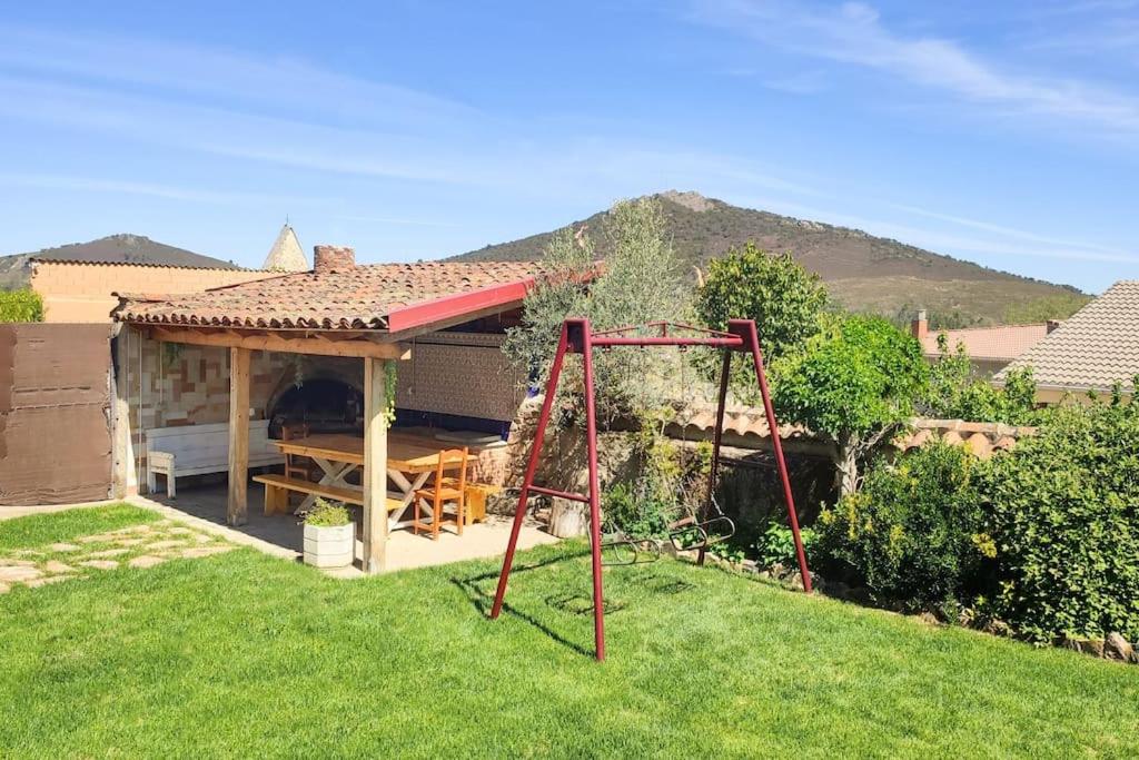 Casa Rural Tozolosolobos - B&B Otero de Bodas