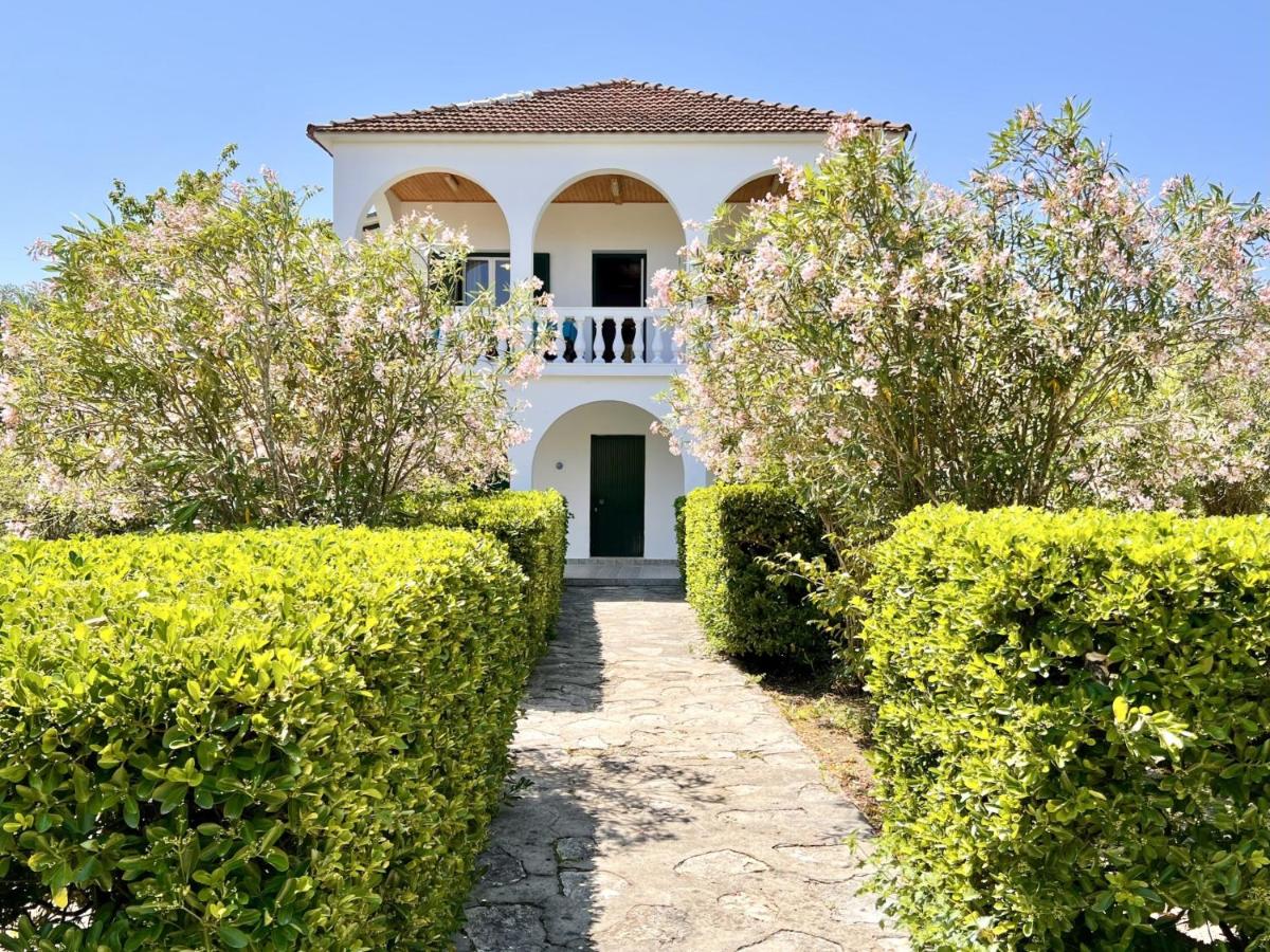 Astra Beach House by DadoVillas - B&B