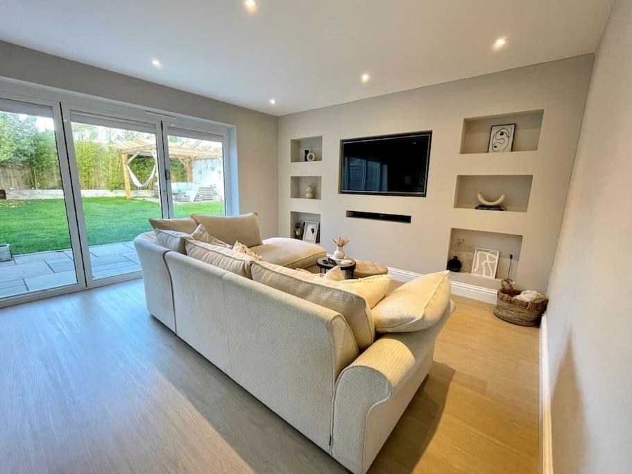 B&B Bournemouth - Modern, central bungalow with Luxury Hot tub - Bed and Breakfast Bournemouth