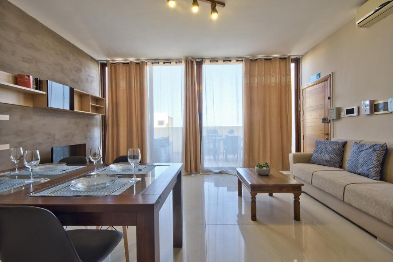 Emerald Court Apartments & Penthouse with Heated Jacuzzi - Chambres d'hôtes Sliema