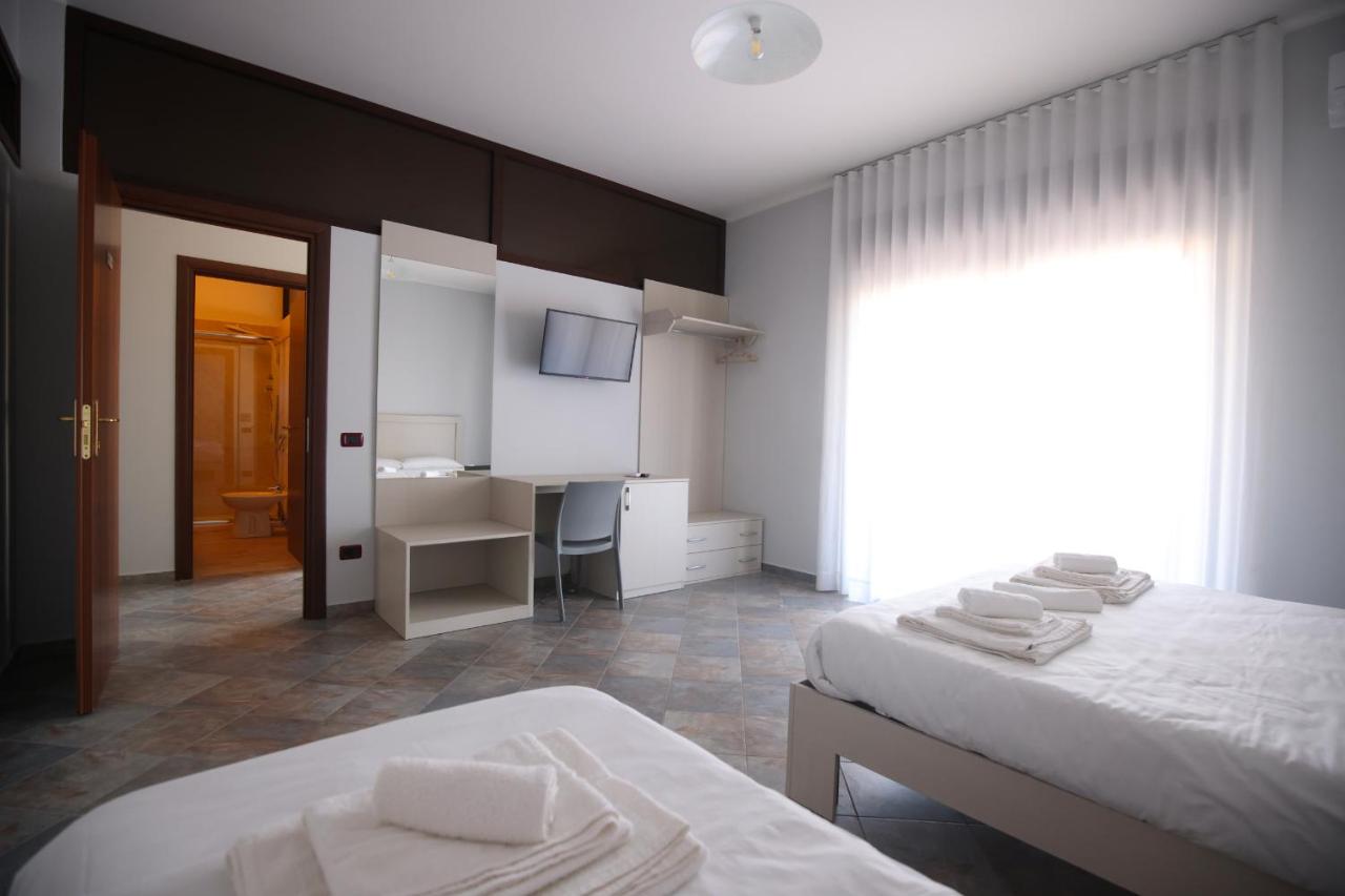 Chambre Triple avec Salle de Bains Privative Séparée