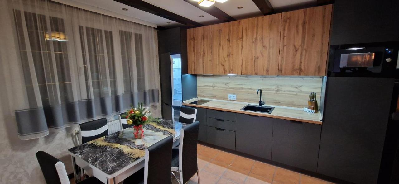 Шале Парламент, Яблуниця - Chambres d’hôtes Yablounytsia