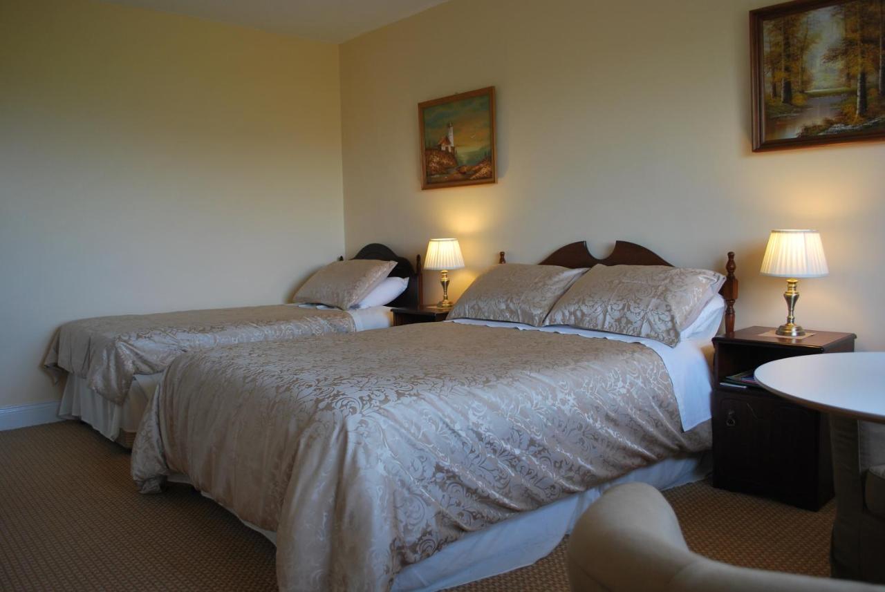 Family Room (2 Adults + 1 Child)