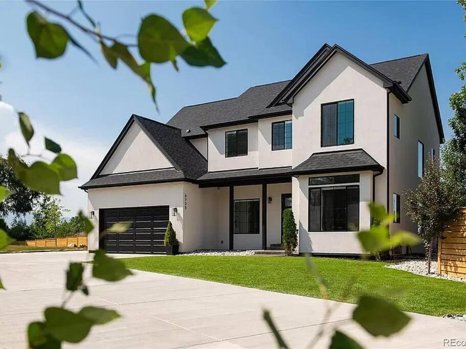 New! Pure Luxury W Private Pool/Spa & Game Center! - B&B