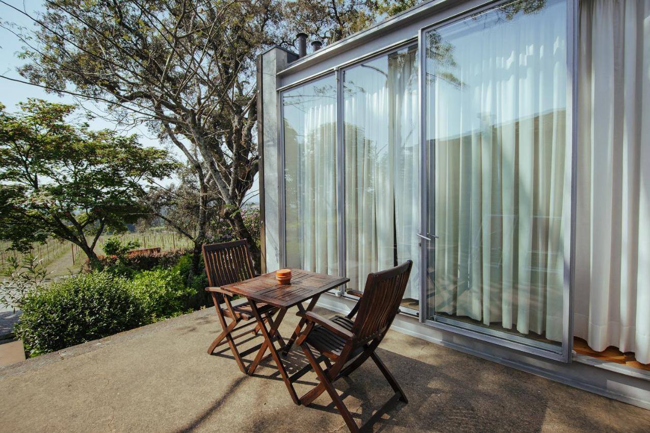 One-Bedroom Apartment with Kitchenette