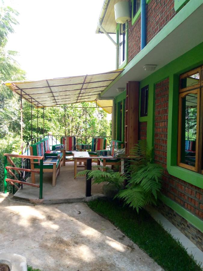 Galapagos Homestay - B&B