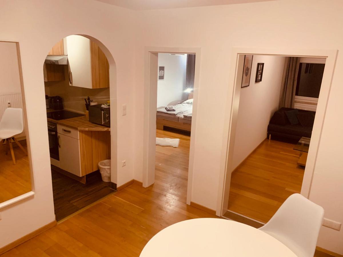 FELIX LIVING 4, Moderne 2-Zimmer Wohnung in Stadtrandlage, Balkon & Parkplatz - Chambres d'hôtes Salzweg