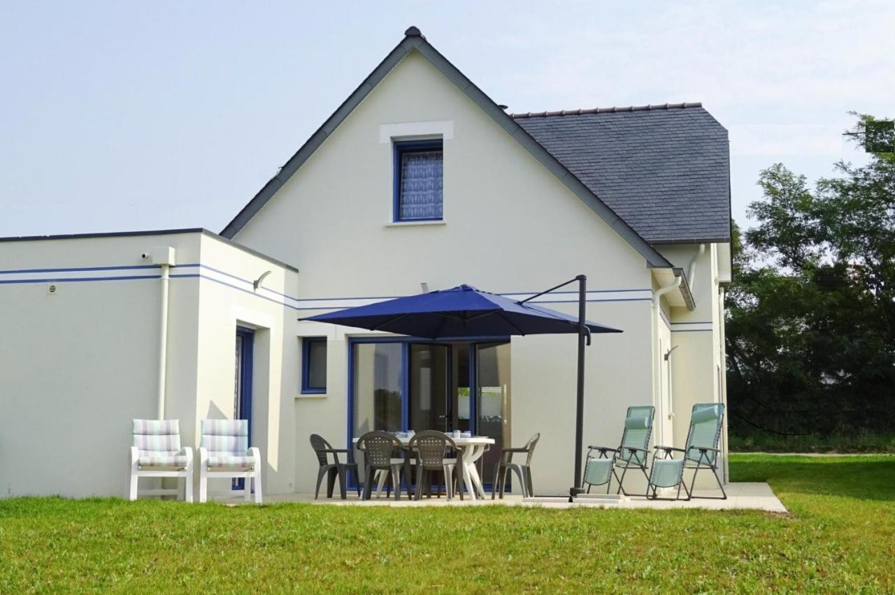 Modern holiday home 500 m from the sea in Morgat - B&B