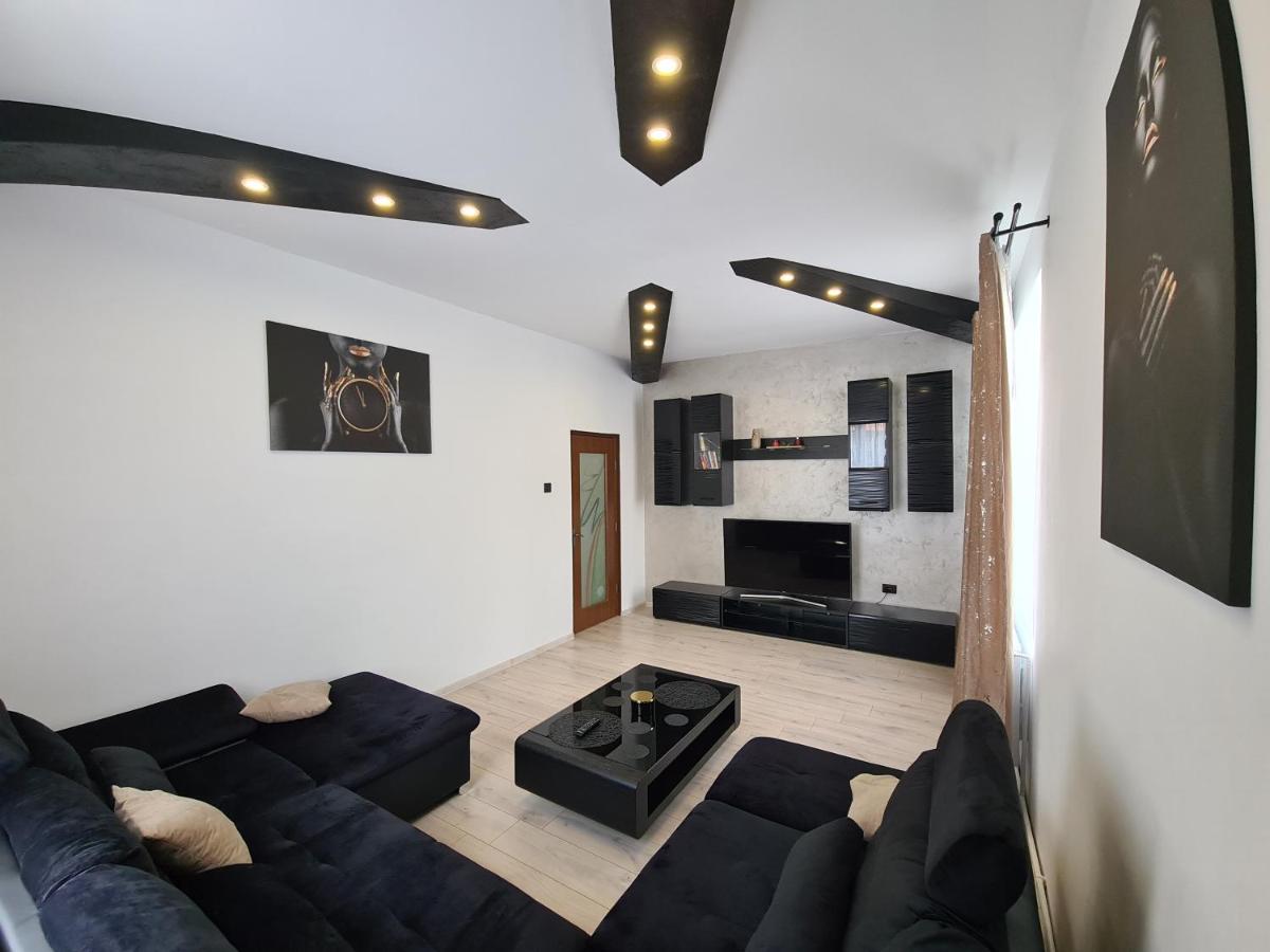 Diamonds House - B&B Lupeni