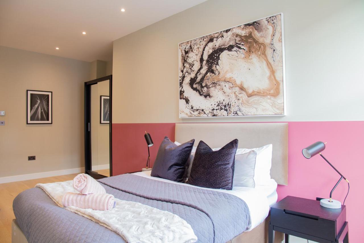 Luxury 2 Bedroom Apartment Near Train Station - B&B