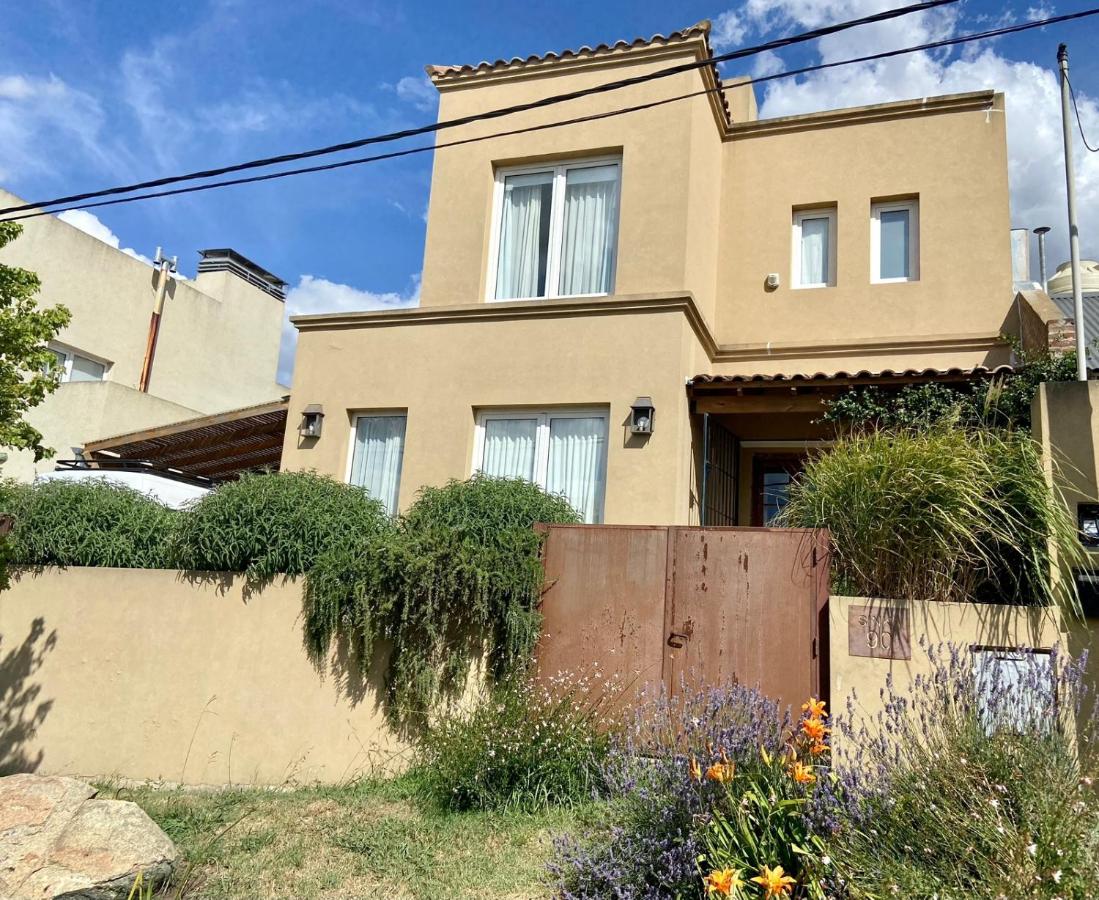 Calida y acogedora casa ubicada en barrio residencial - B&B
