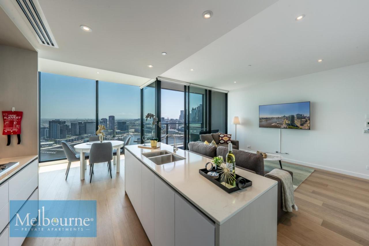 Top Floor 2 Bedroom / 2 Levels - Sub Penthouse Apartment Harbour Views