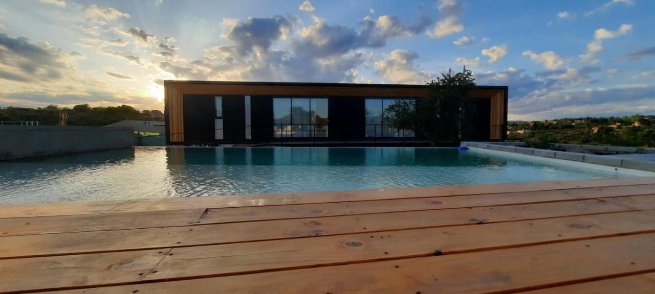 BLACK BOX CABAÑAS A - B&B