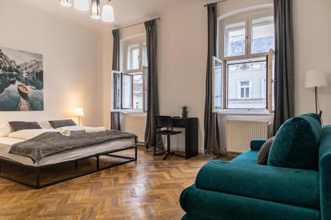 Cozy 2BR Apartment - Near Wiener Stadthalle - B&B Vienna