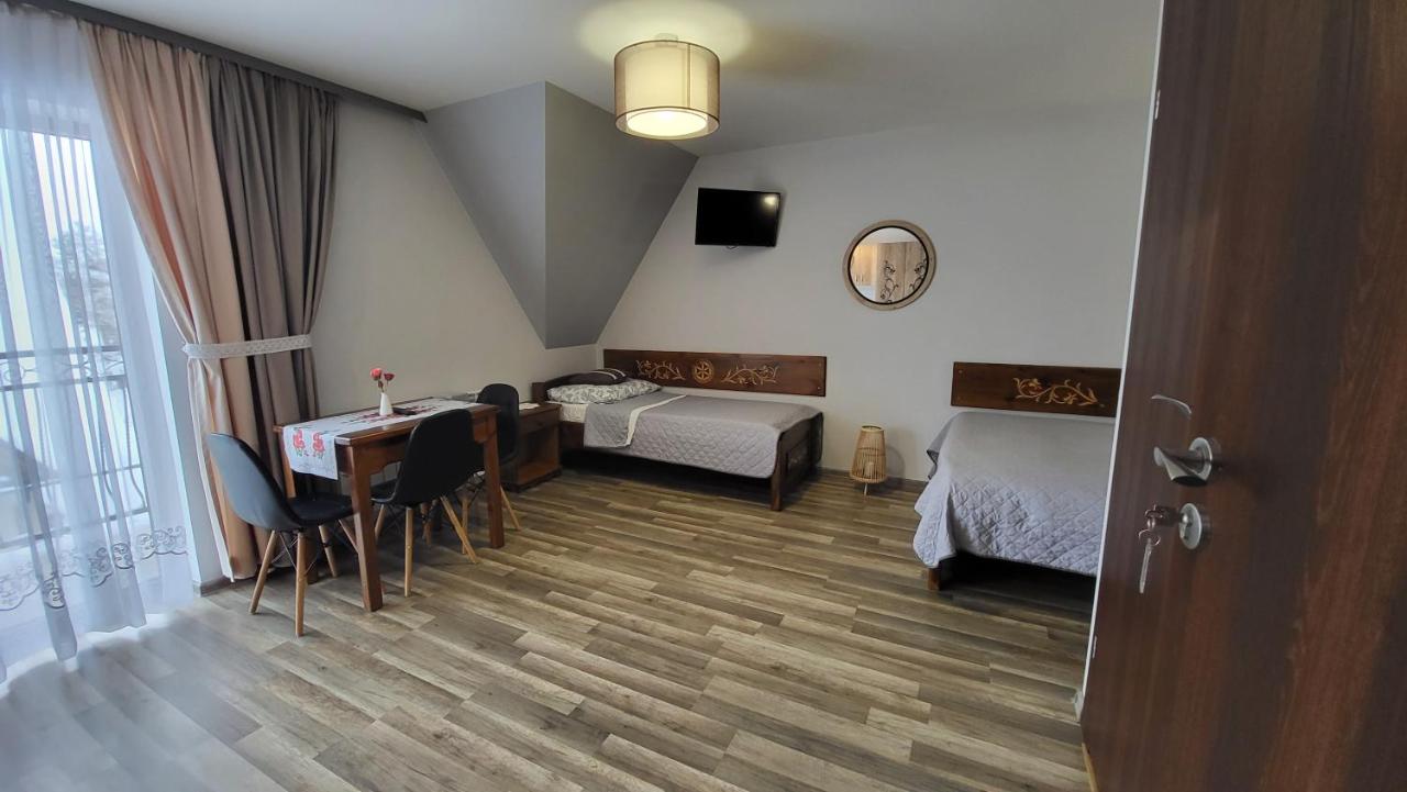 Dreibettzimmer mit Balkon
