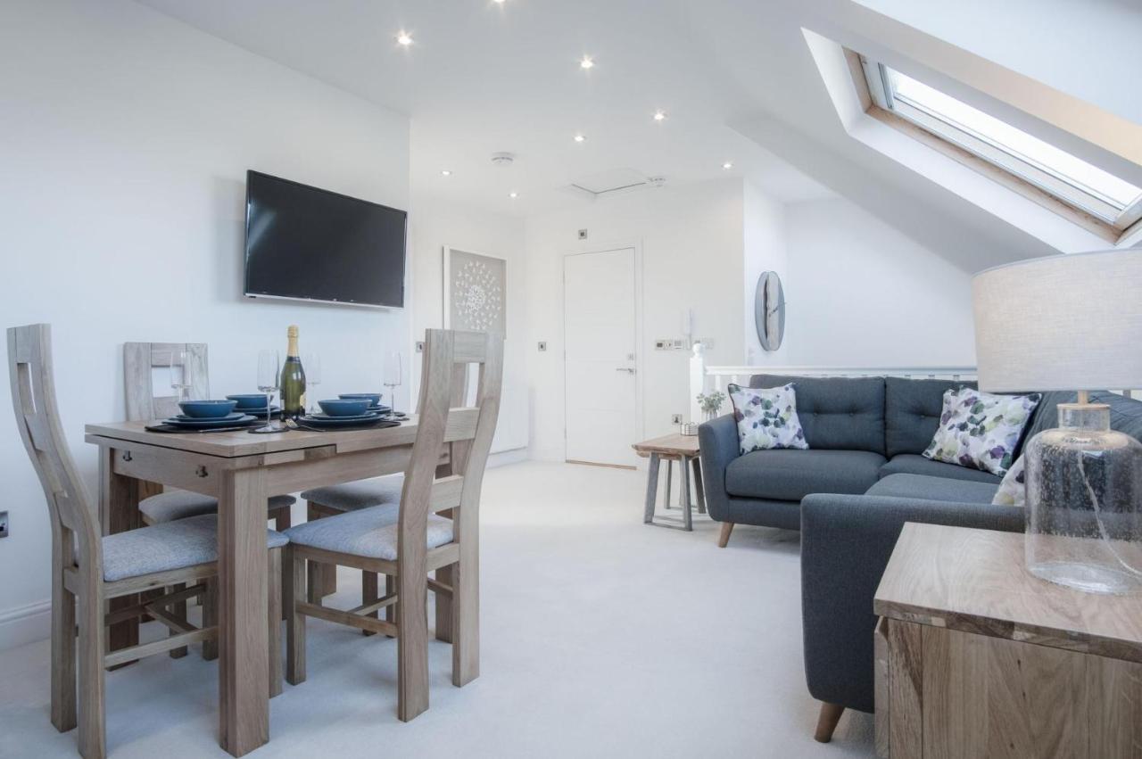 Skylark - 2 Bedroom Apartment - Tenby - B&B