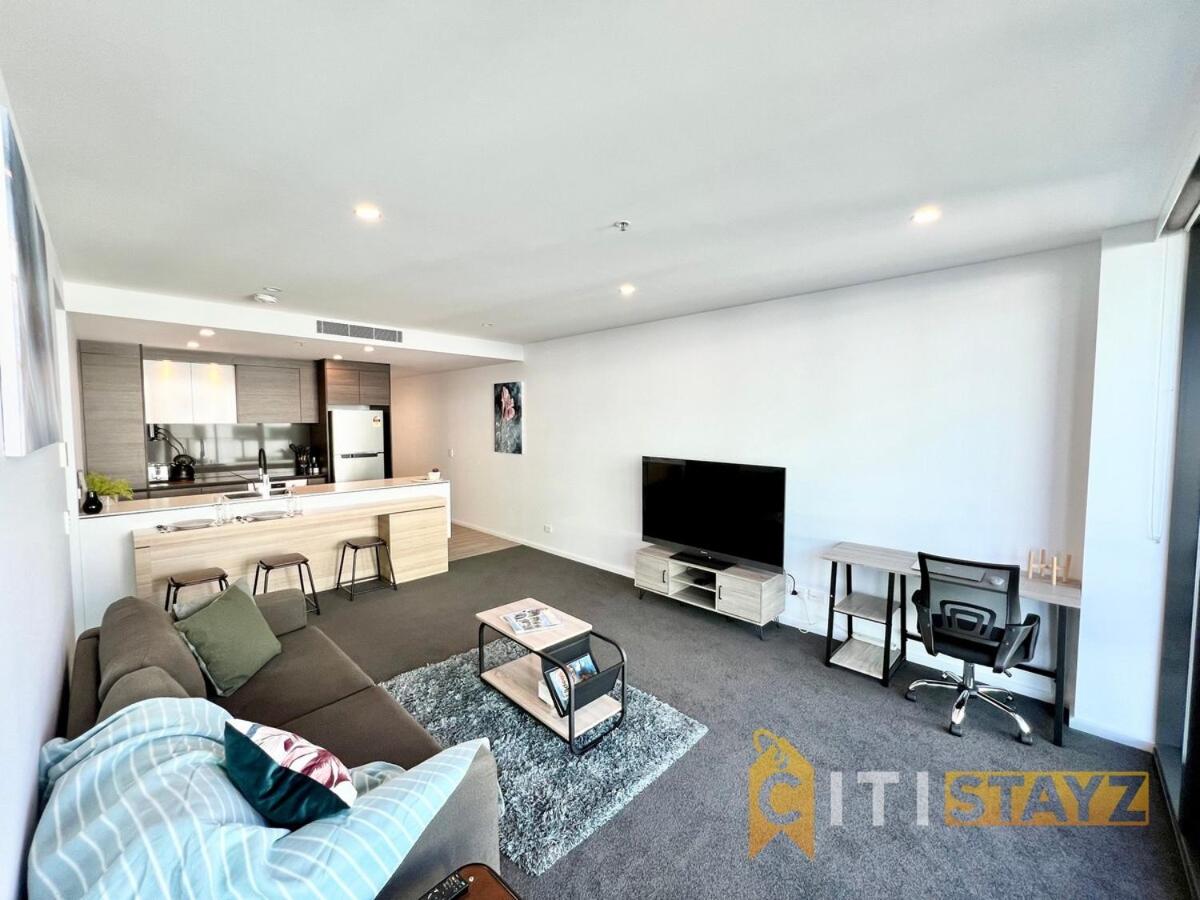 B&B Canberra - Light & Lovely in Canberra's CBD - 1BR Apt w/Carsp - Bed and Breakfast Canberra