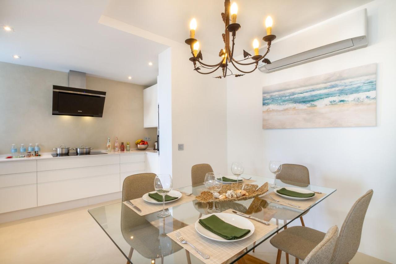 MARBELLA BANUS SUITES - Marbella Center - Prime Location - Bright3BR - 2BA - Sea Views from Living Room, Bedrooms & Terrace - Outdoor Terrace Balcony - Steps from the Beach - Walk Everywhere - Surrounded by Restaurants & Bars - Ideal for Families - Chambres d'hôtes Marbella