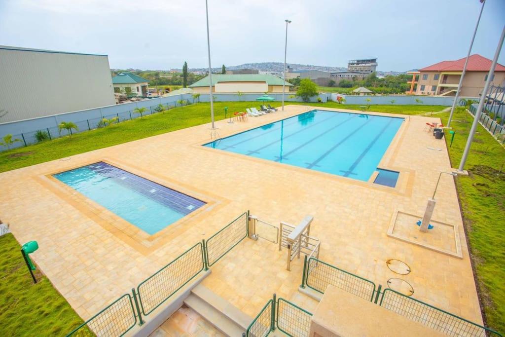 B&B Accra - 3 bdrm Cityview Apt with Pool, Gym & Children Playground - Bed and Breakfast Accra