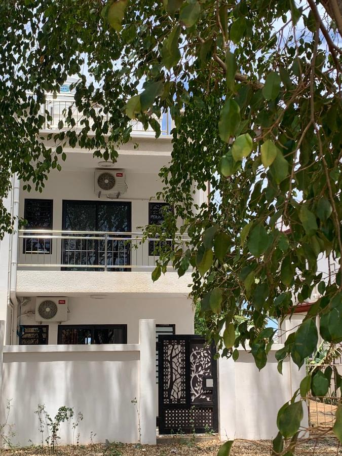 3 Bedroom Family Pool Villa Flic-en-Flac Beach - Chambres d'hôtes Flic en Flac
