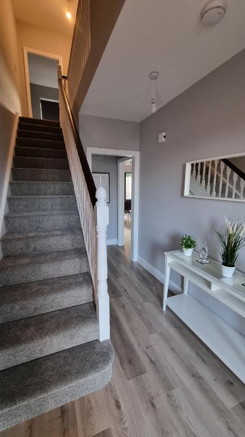 Entire Modern Home with seaview and parking - B&B
